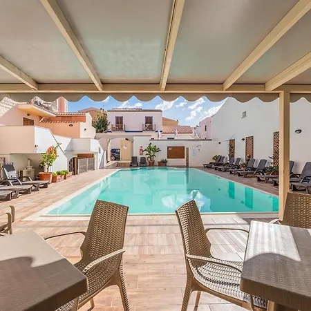 Cristal Blu Ξενοδοχείο με διαμερίσματα 4*