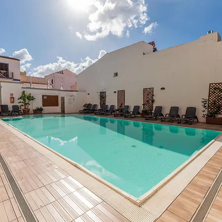 Ξενοδοχείο με διαμερίσματα Cristal Blu 4*